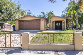 Woodland Hills 3 bedroom w/ pool and spa